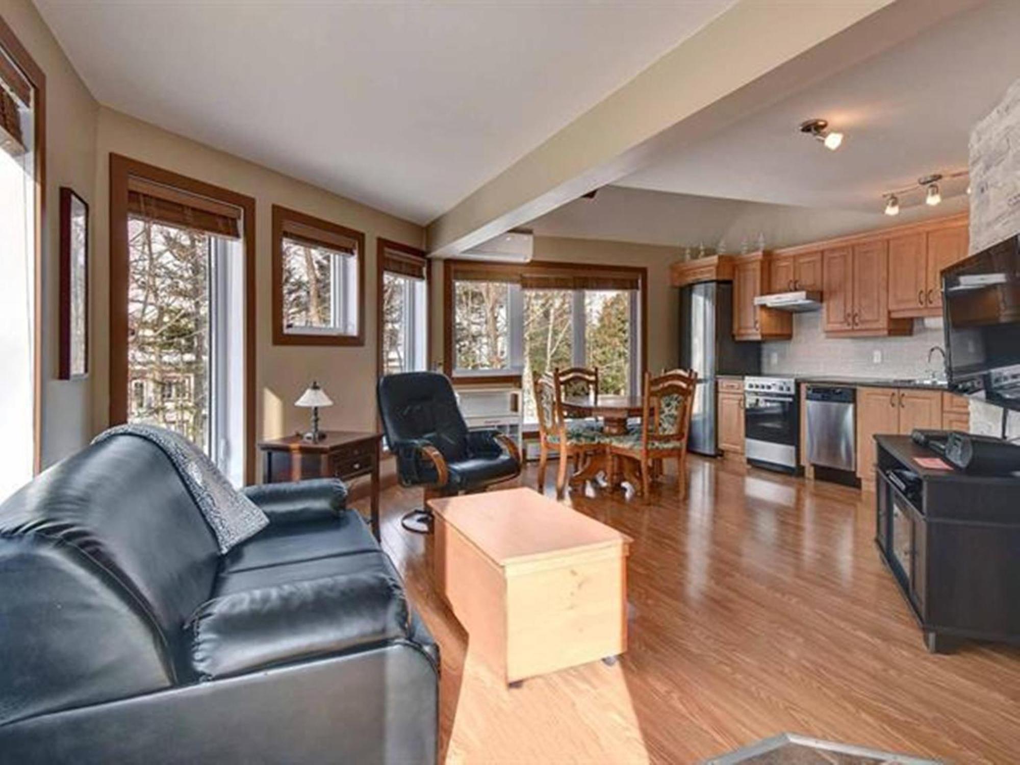 Bright Condo Near The Lake By Globalstay Mont-Tremblant Extérieur photo